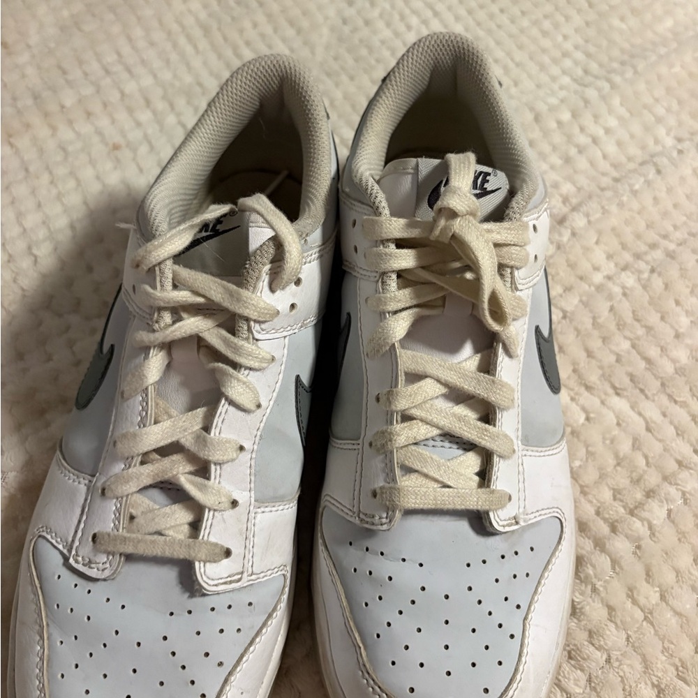 Nike womens Low-Top Sneakers in White and Gray